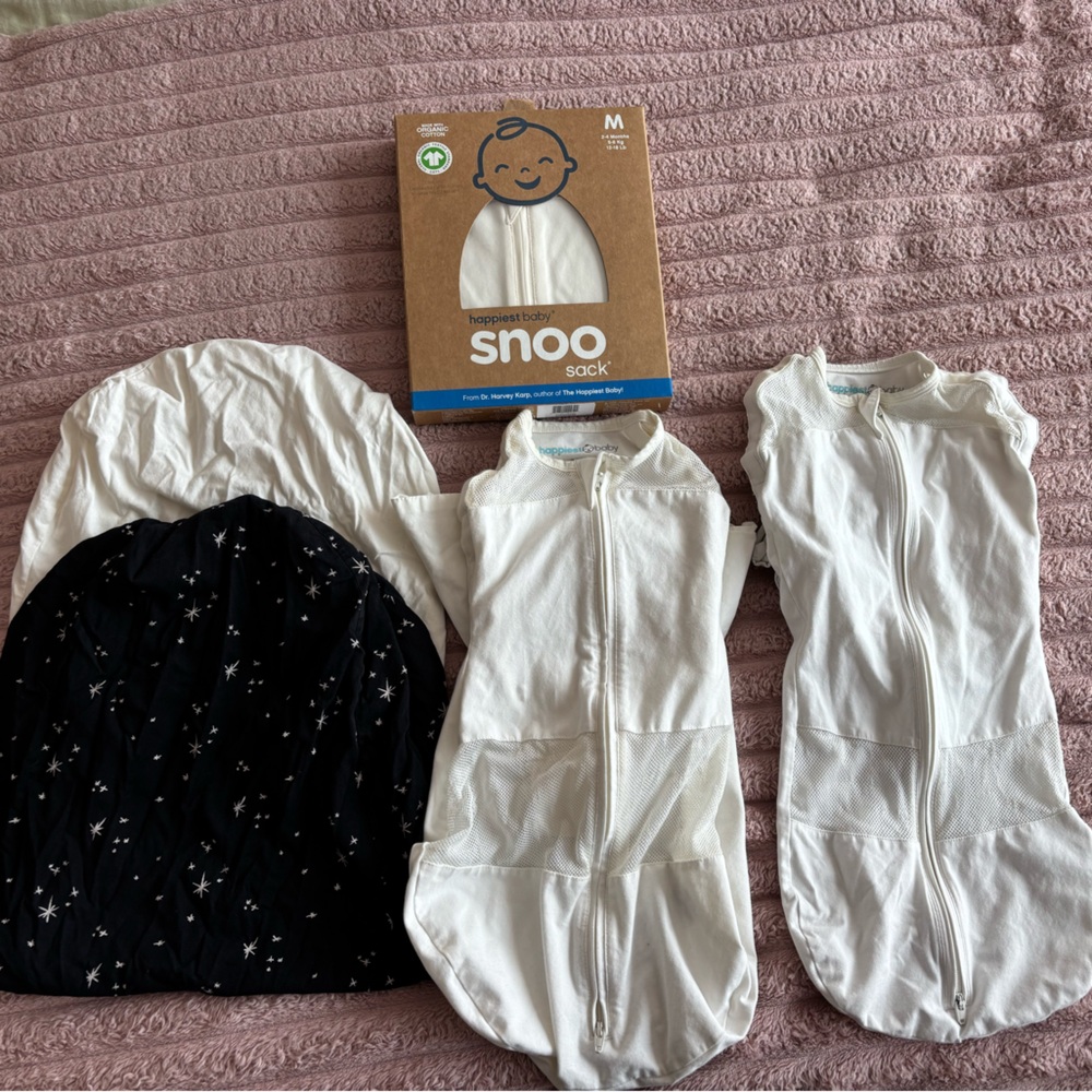 3 Snoo Sacks & Two Snoo Bassinet Fitted Sheets
